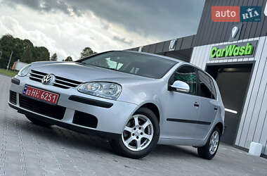 Хэтчбек Volkswagen Golf 2005 в 