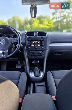 Хэтчбек Volkswagen Golf 2010 в 