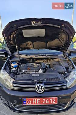 Хэтчбек Volkswagen Golf 2010 в 