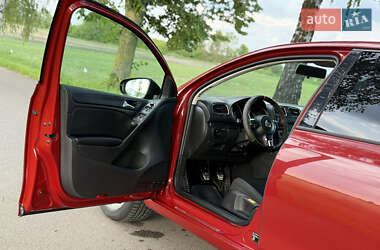 Хэтчбек Volkswagen Golf 2010 в 