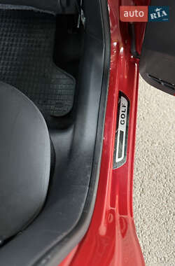 Хэтчбек Volkswagen Golf 2010 в 