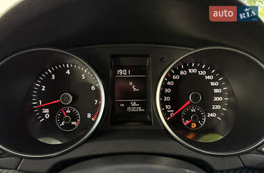 Хэтчбек Volkswagen Golf 2010 в 