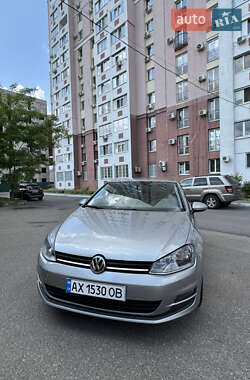 Хетчбек Volkswagen Golf 2013 в 