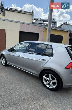 Хетчбек Volkswagen Golf 2013 в 