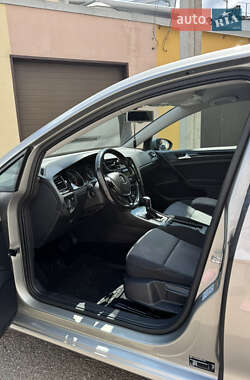 Хетчбек Volkswagen Golf 2013 в 