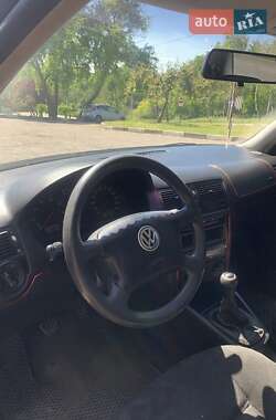Хэтчбек Volkswagen Golf 1998 в 