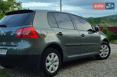 Хэтчбек Volkswagen Golf 2004 в 