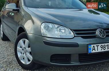 Хэтчбек Volkswagen Golf 2004 в 