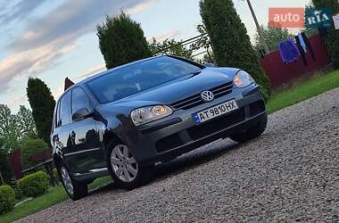 Хэтчбек Volkswagen Golf 2004 в 
