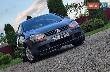 Хэтчбек Volkswagen Golf 2004 в 
