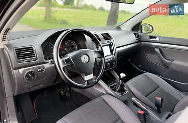Хэтчбек Volkswagen Golf 2007 в 