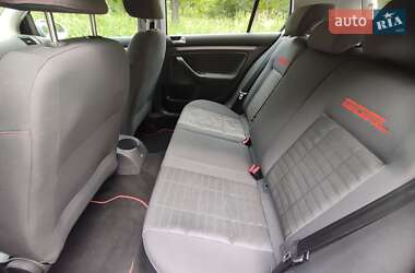 Хетчбек Volkswagen Golf 2006 в 