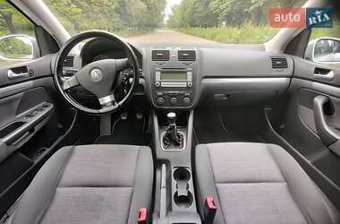 Хетчбек Volkswagen Golf 2006 в 