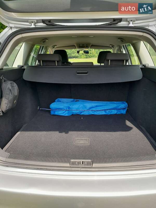 Универсал Volkswagen Golf 2008 в Золочеве