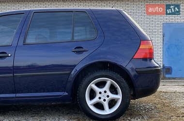 Хэтчбек Volkswagen Golf 1999 в 