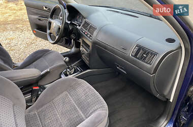 Хэтчбек Volkswagen Golf 1999 в 