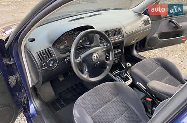 Хэтчбек Volkswagen Golf 1999 в 