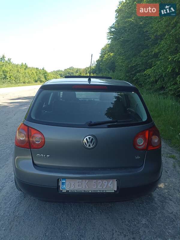 Хэтчбек Volkswagen Golf 2005 в Дунаевцах