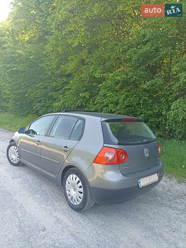 Хэтчбек Volkswagen Golf 2005 в Дунаевцах