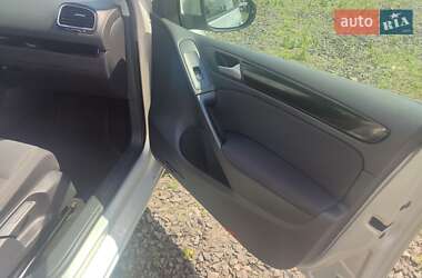 Хэтчбек Volkswagen Golf 2010 в 