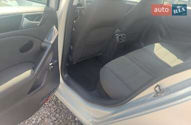 Хэтчбек Volkswagen Golf 2010 в 