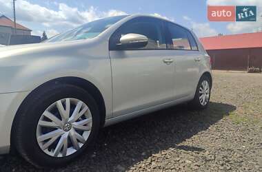 Хэтчбек Volkswagen Golf 2010 в 