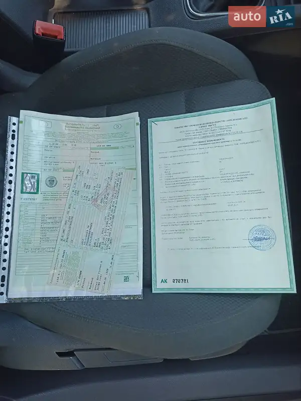 Хэтчбек Volkswagen Golf 2005 в Дунаевцах документ