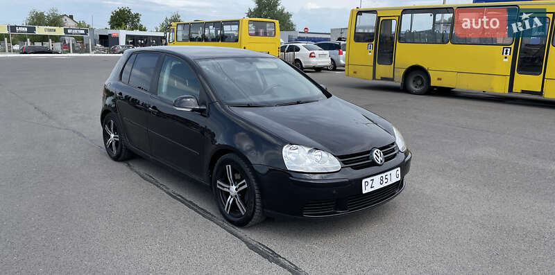 Хетчбек Volkswagen Golf 2005 в Луцьку