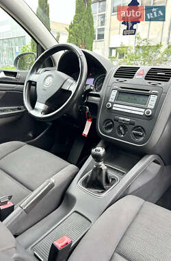 Хэтчбек Volkswagen Golf 2007 в 