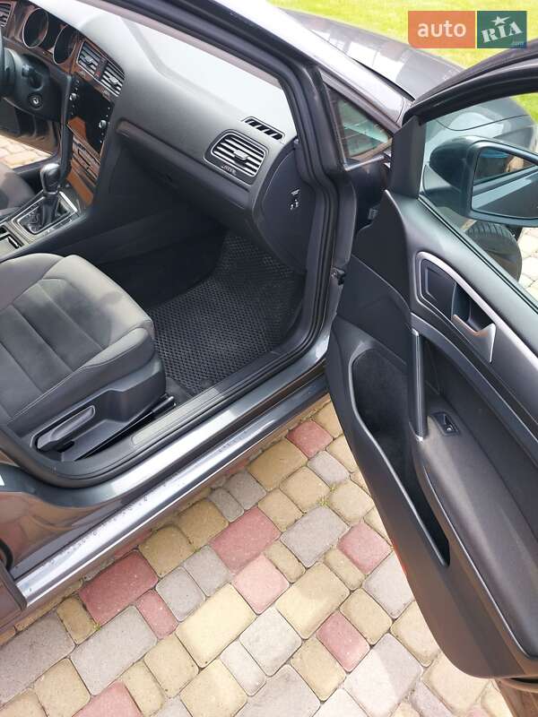 Універсал Volkswagen Golf 2017 в Рівному