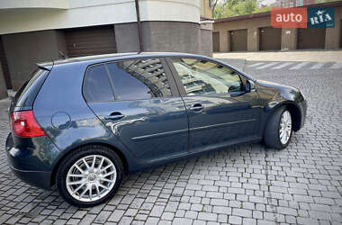 Хэтчбек Volkswagen Golf 2006 в 