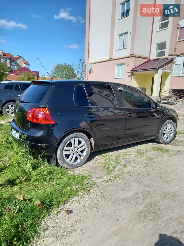 Хэтчбек Volkswagen Golf 2006 в Рогатине