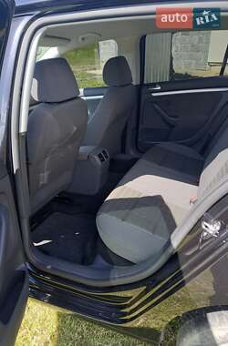 Хэтчбек Volkswagen Golf 2006 в Рогатине