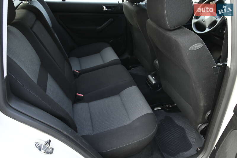Універсал Volkswagen Golf 2003 в Бердичеві