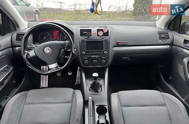 Хетчбек Volkswagen Golf 2005 в 