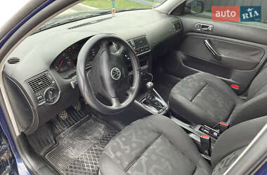 Хэтчбек Volkswagen Golf 1999 в 
