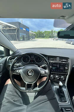 Универсал Volkswagen Golf 2017 в 