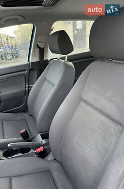 Хетчбек Volkswagen Golf 2005 в 