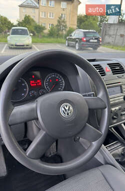 Хетчбек Volkswagen Golf 2005 в 