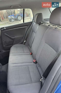 Хетчбек Volkswagen Golf 2005 в 