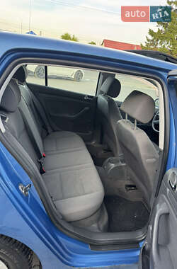 Хетчбек Volkswagen Golf 2005 в 