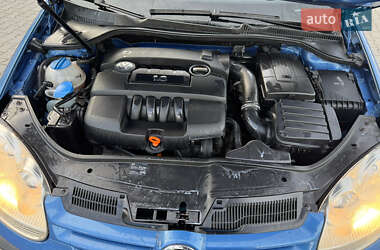 Хетчбек Volkswagen Golf 2005 в 