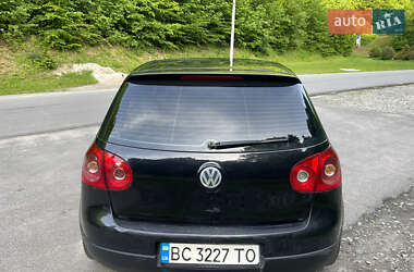 Хэтчбек Volkswagen Golf 2004 в 