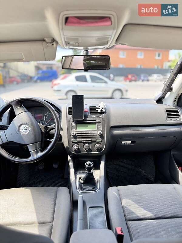 Хетчбек Volkswagen Golf 2005 в Калинівці