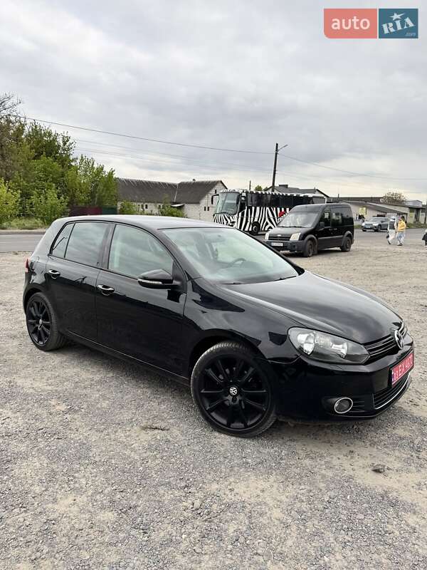 Хетчбек Volkswagen Golf 2010 в 
