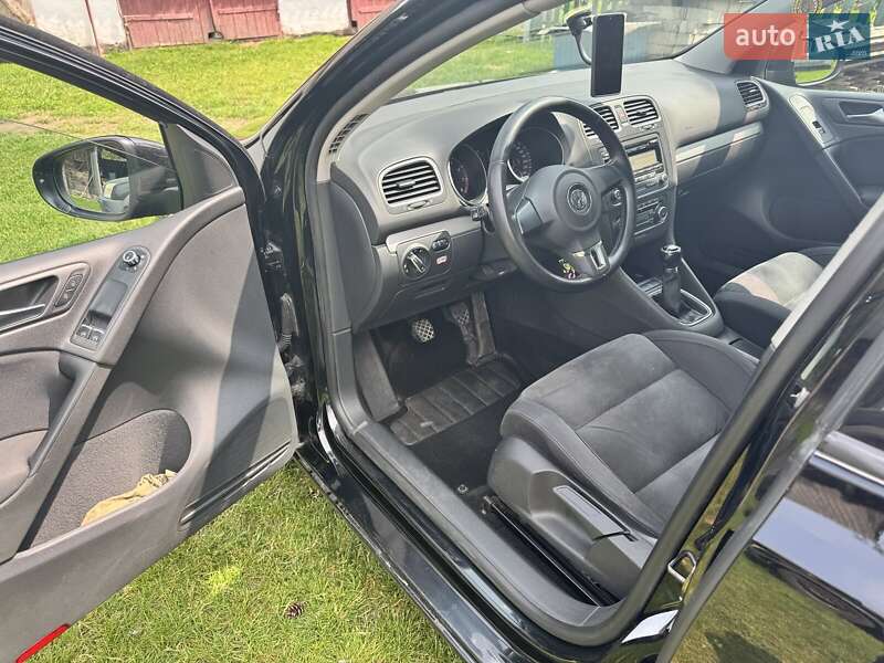 Хэтчбек Volkswagen Golf 2010 в Турийске