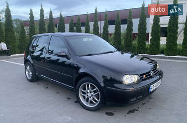 Хэтчбек Volkswagen Golf 2002 в 