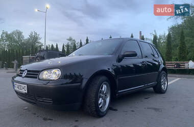 Хэтчбек Volkswagen Golf 2002 в 