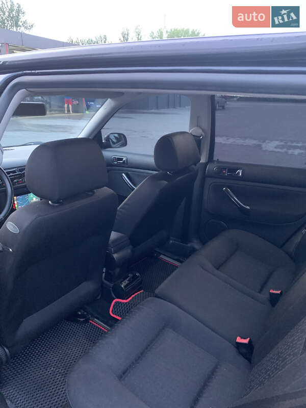 Хэтчбек Volkswagen Golf 2002 в Надворной