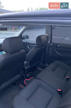 Хэтчбек Volkswagen Golf 2002 в 